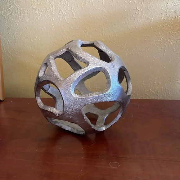 Silver Metal Accent‎ Ball - Picture 1 of 3